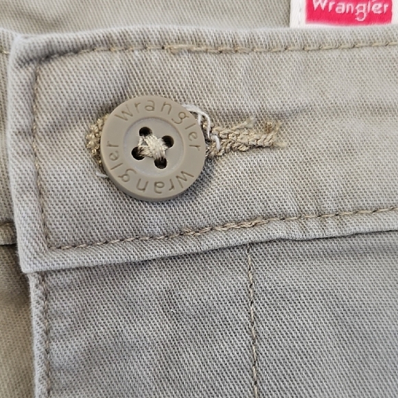 Wrangler Men's Khaki Shorts Size 36 - Picture 3 of 12